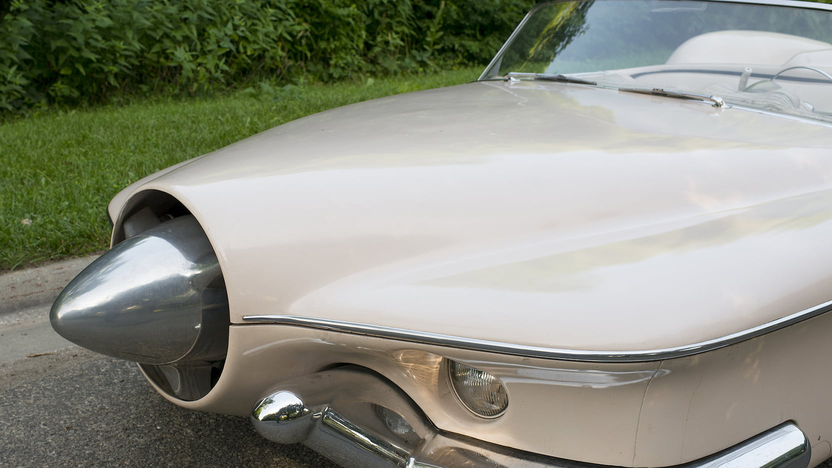 Manta Ray front detail — jet-inspired nosecone